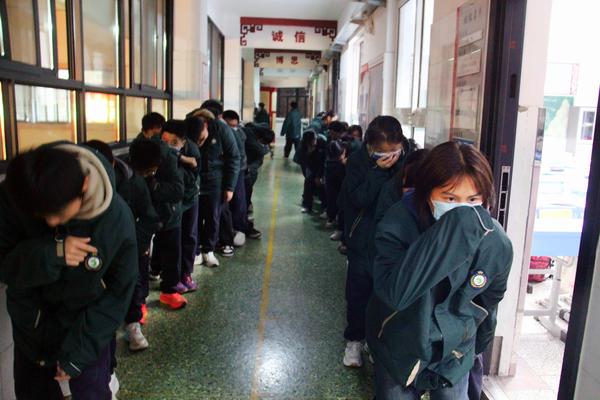 7.各班有序进行疏散演练 7.各班有序进行疏散演练